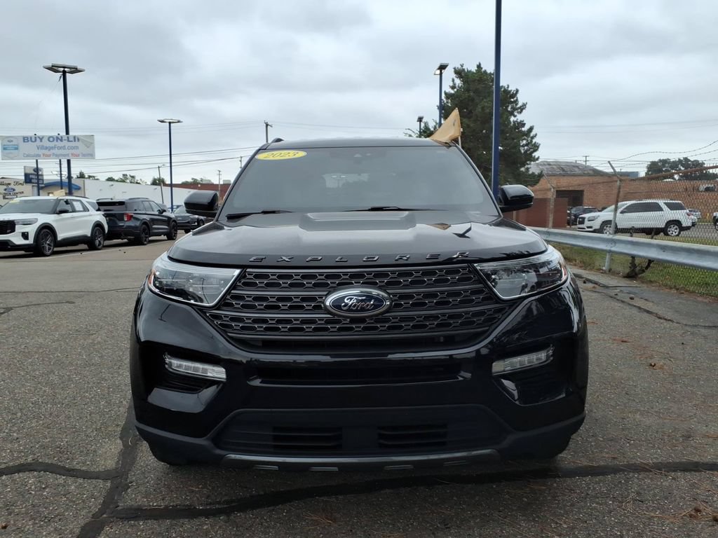 Certified 2023 Ford Explorer XLT w/ Equipment Group 202A AWD/4WD image 3