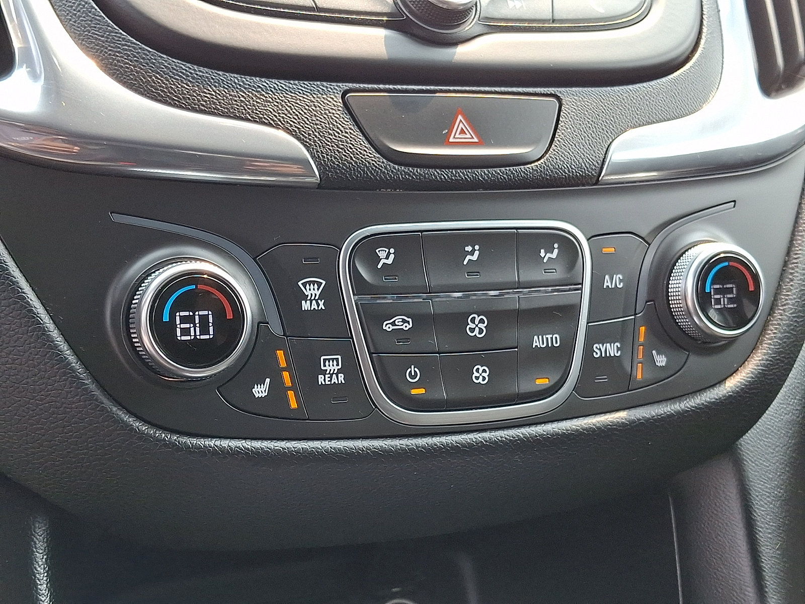 Used 2019 Chevrolet Equinox LT FWD image 16
