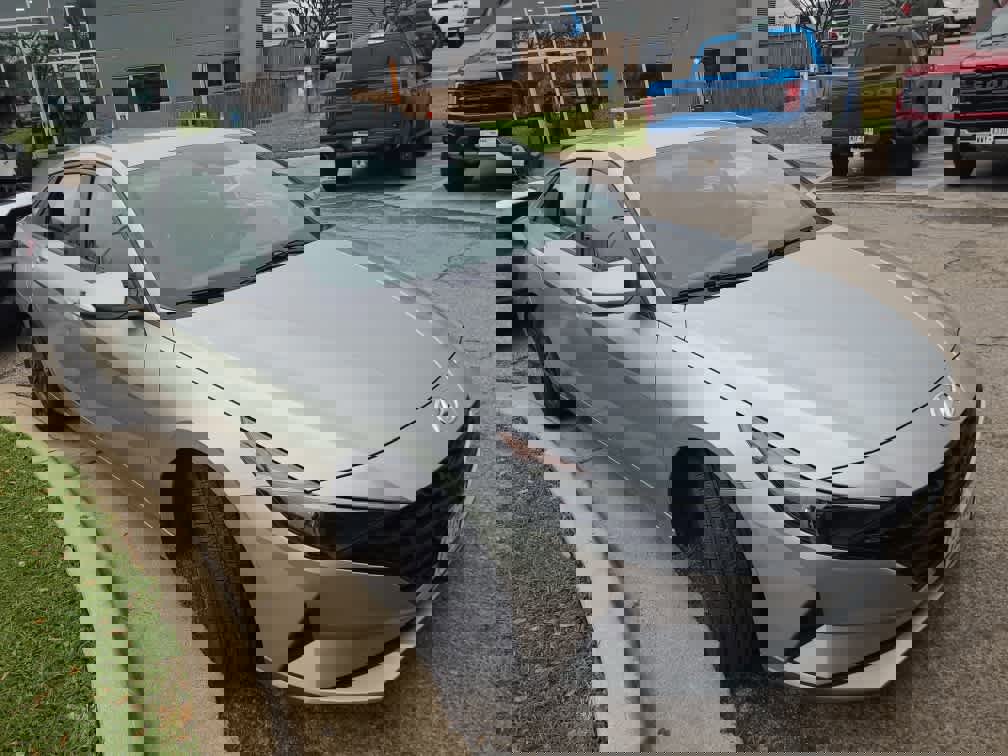 Used 2023 Hyundai Elantra SEL w/ Cargo Package image 2