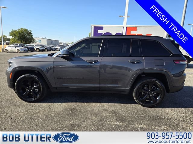 Used 2023 Jeep Grand Cherokee Altitude AWD/4WD image 4