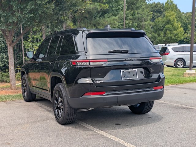 Used 2024 Jeep Grand Cherokee Altitude AWD/4WD image 5