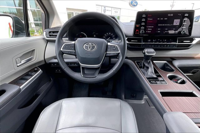 Used 2021 Toyota Sienna XLE FWD image 5