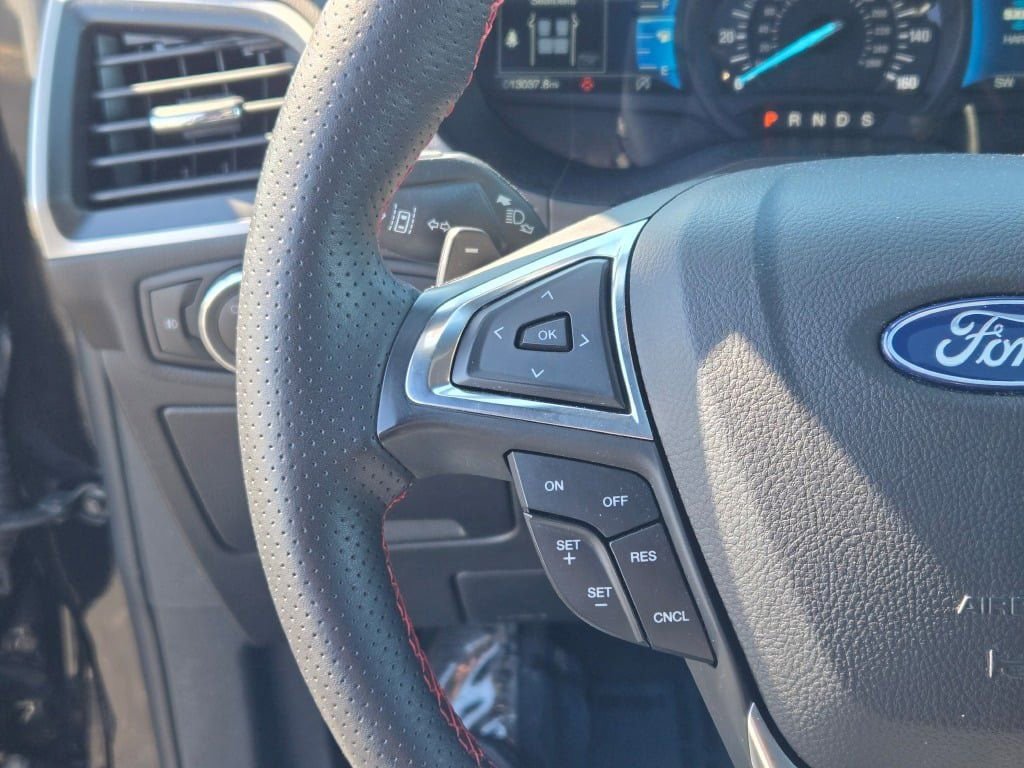 Certified 2024 Ford Edge ST-Line w/ Class II Trailer Tow Package image 32