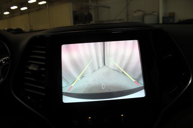 Used 2021 Jeep Cherokee Limited AWD/4WD image 4