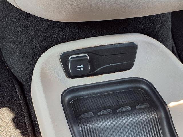 Used 2024 Chrysler Pacifica Touring-L FWD image 11