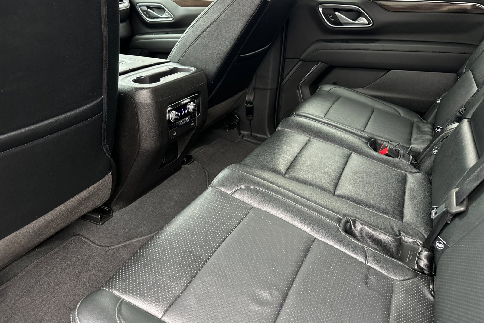 Used 2024 GMC Yukon XL SLE image 13