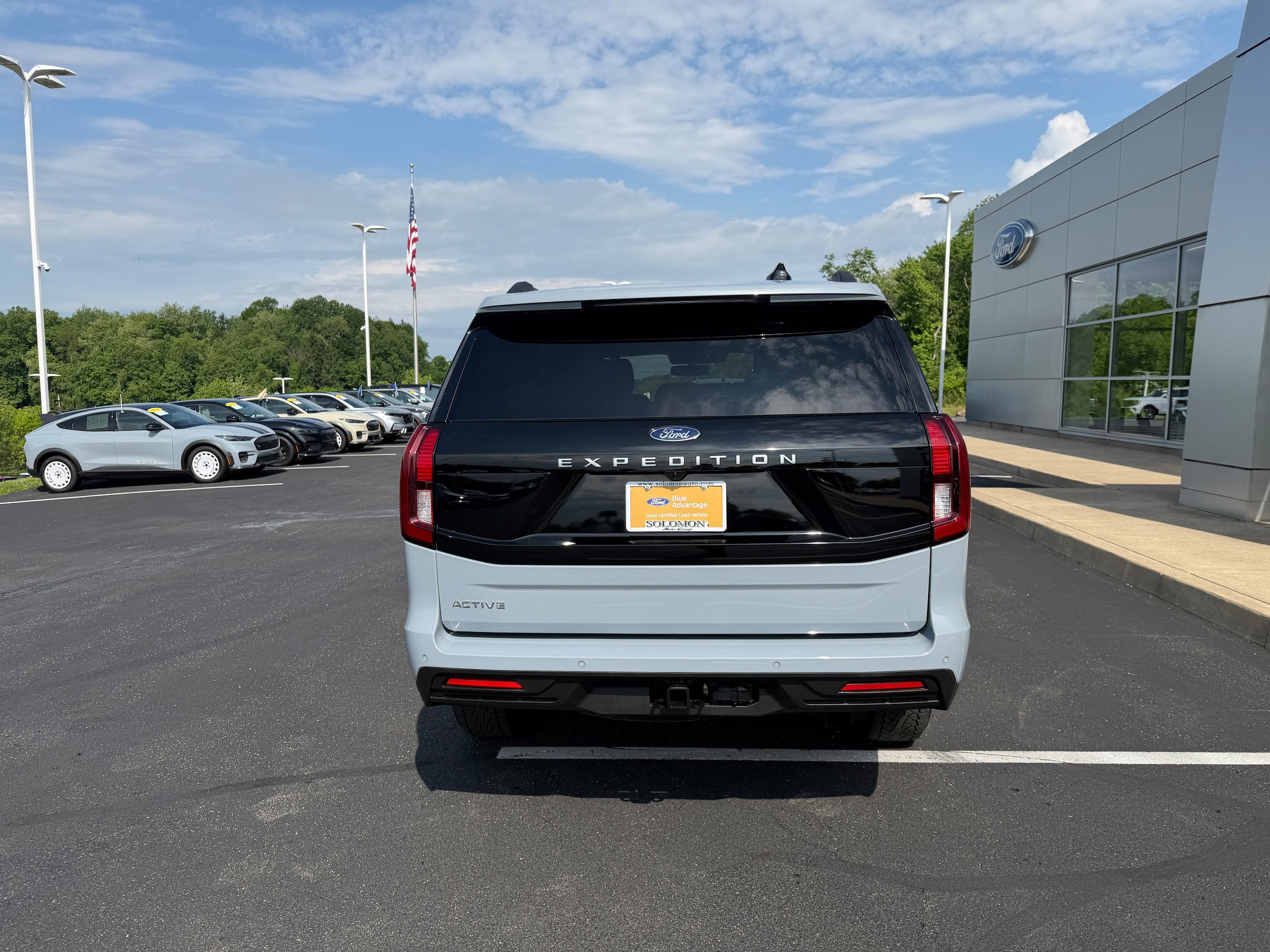 Certified 2025 Ford Expedition Active AWD/4WD image 7