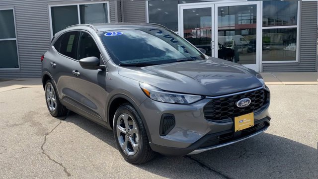 Certified 2025 Ford Escape ST-Line w/ Cold Weather Package FWD image 4