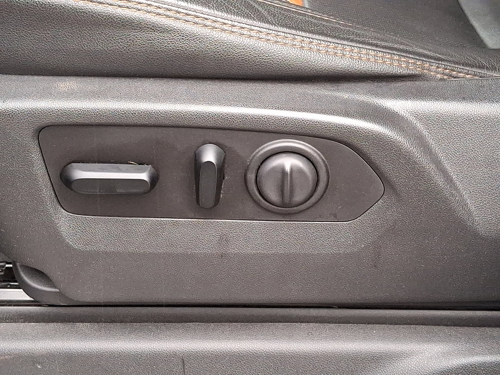 Used 2019 GMC Sierra 1500 AT4 w/ AT4 Premium Package image 26