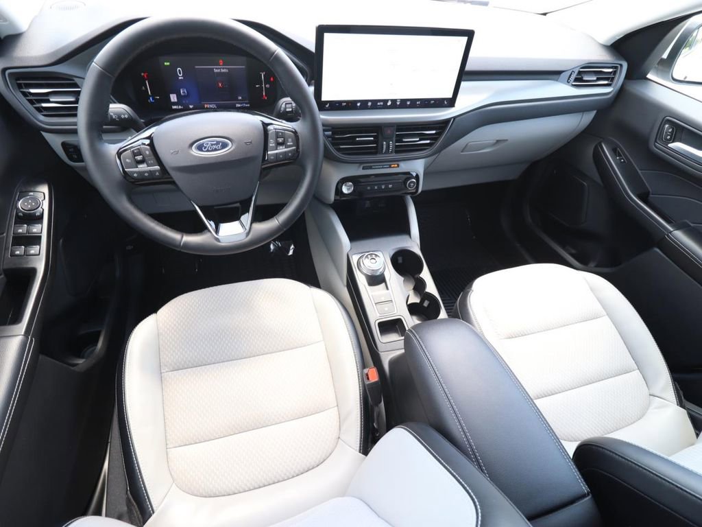 Certified 2025 Ford Escape SE FWD image 4