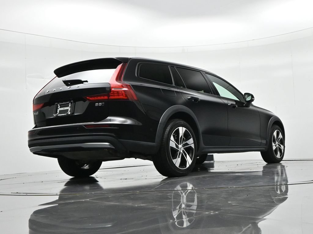 Used 2024 Volvo V60 B5 Cross Country Plus AWD/4WD image 20