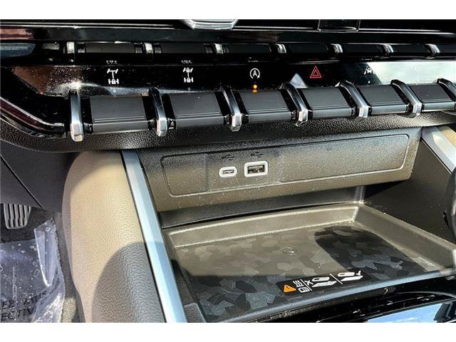 Used 2025 Chevrolet Colorado ZR2 w/ Technology Package AWD/4WD image 19