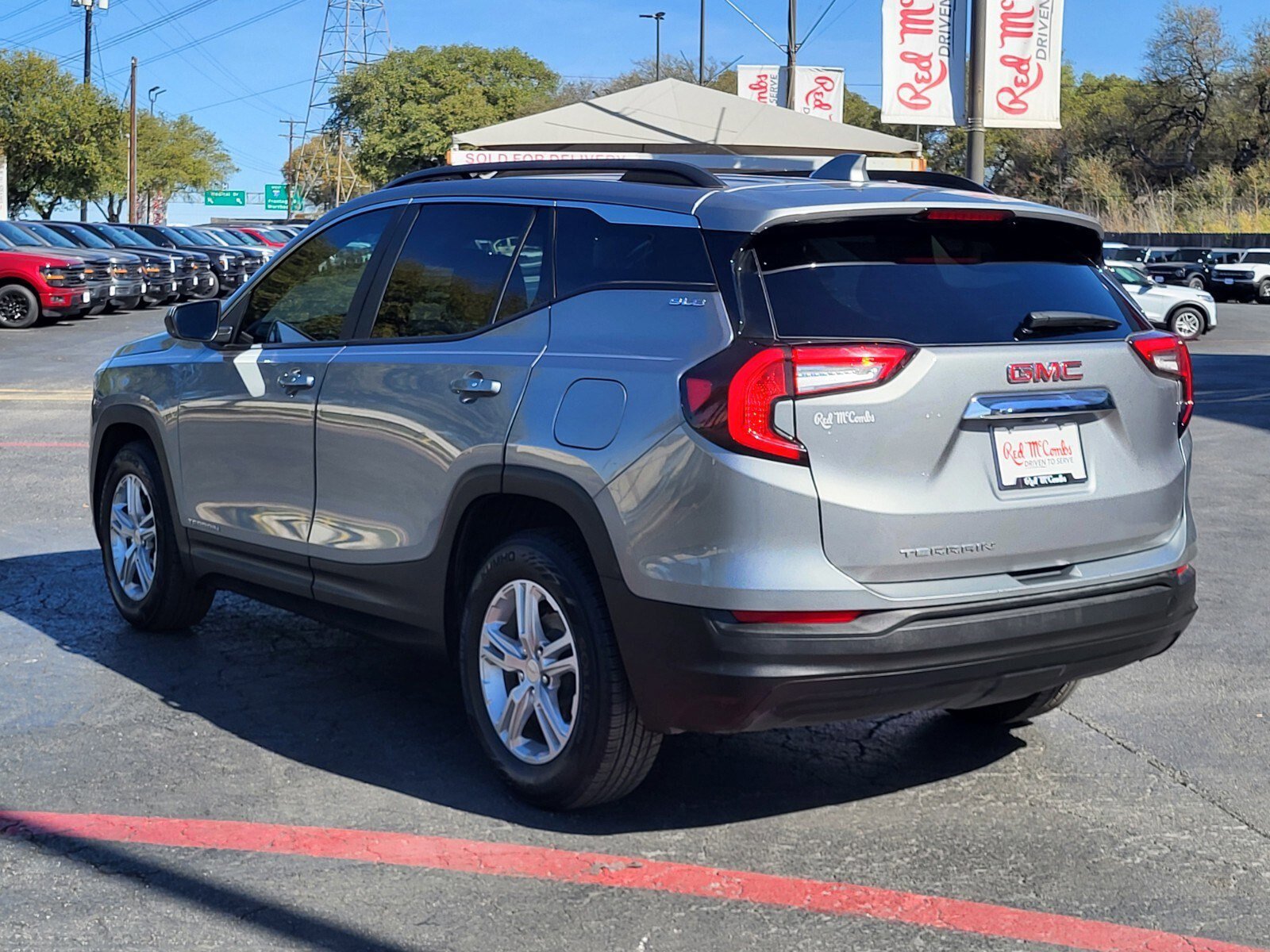 Used 2023 GMC Terrain SLE w/ Driver Convenience Package image 5