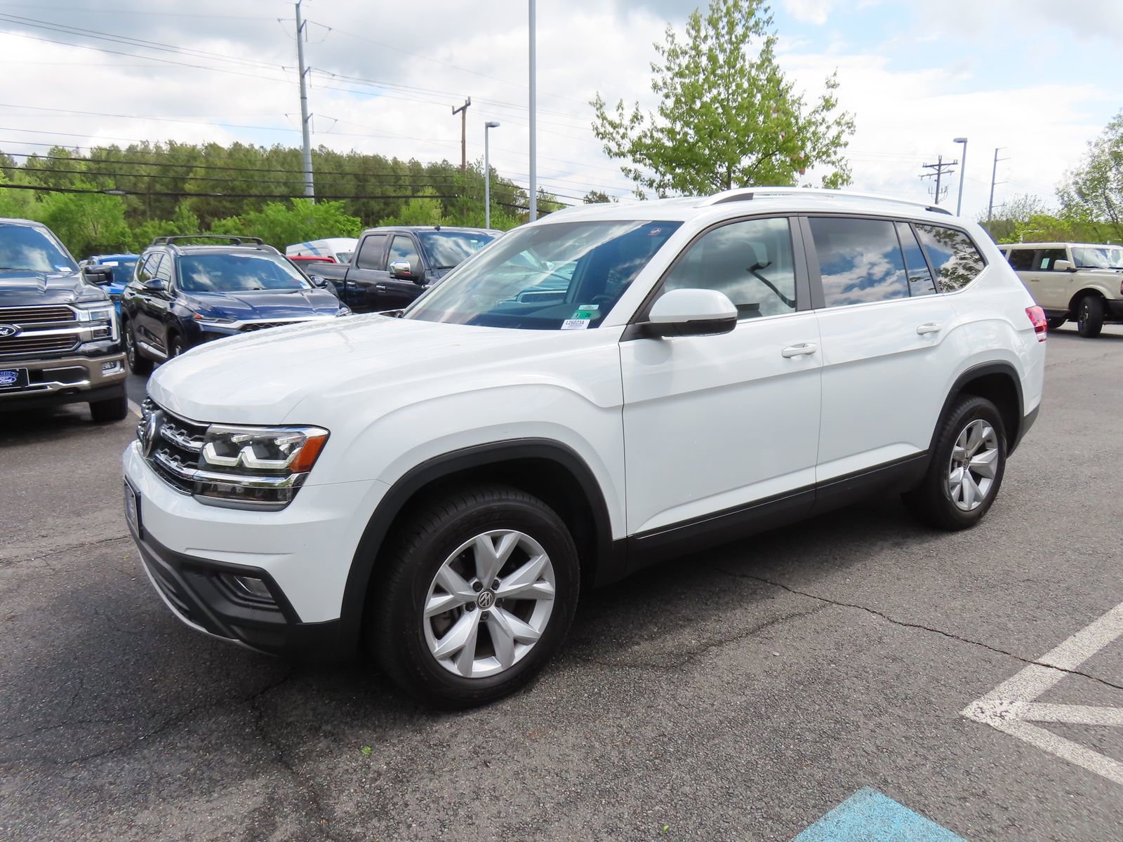 Used 2019 Volkswagen Atlas SE w/ Towing Package AWD/4WD image 3
