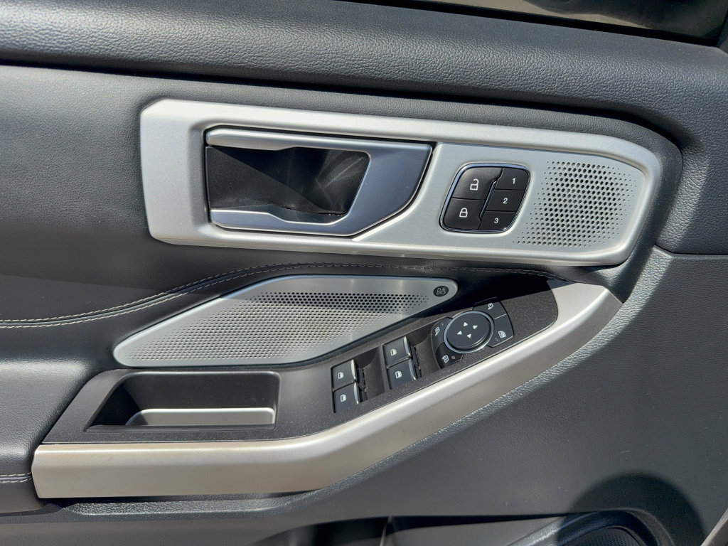 Certified 2023 Ford Explorer Limited w/ Limited Technology Package image 9