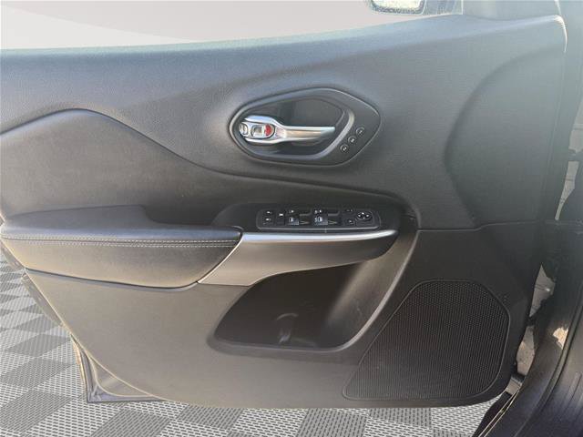Used 2019 Jeep Cherokee Limited AWD/4WD image 12