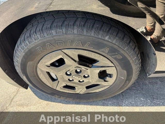 Used 2025 Kia Carnival FWD image 12