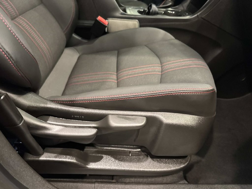 Used 2022 Chevrolet Equinox RS FWD image 14