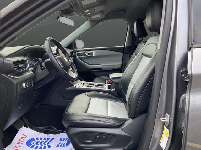 Certified 2022 Ford Explorer XLT w/ Equipment Group 202A image 9