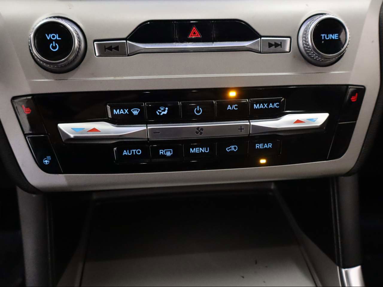 Certified 2022 Ford Explorer XLT w/ Equipment Group 202A image 11