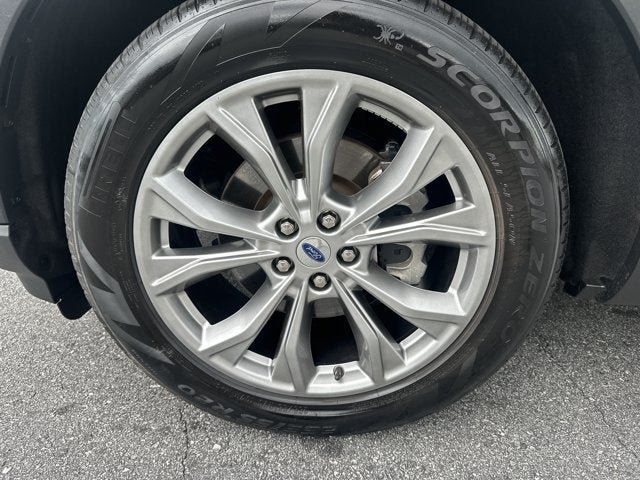 Certified 2023 Ford Explorer XLT w/ Equipment Group 202A RWD image 9