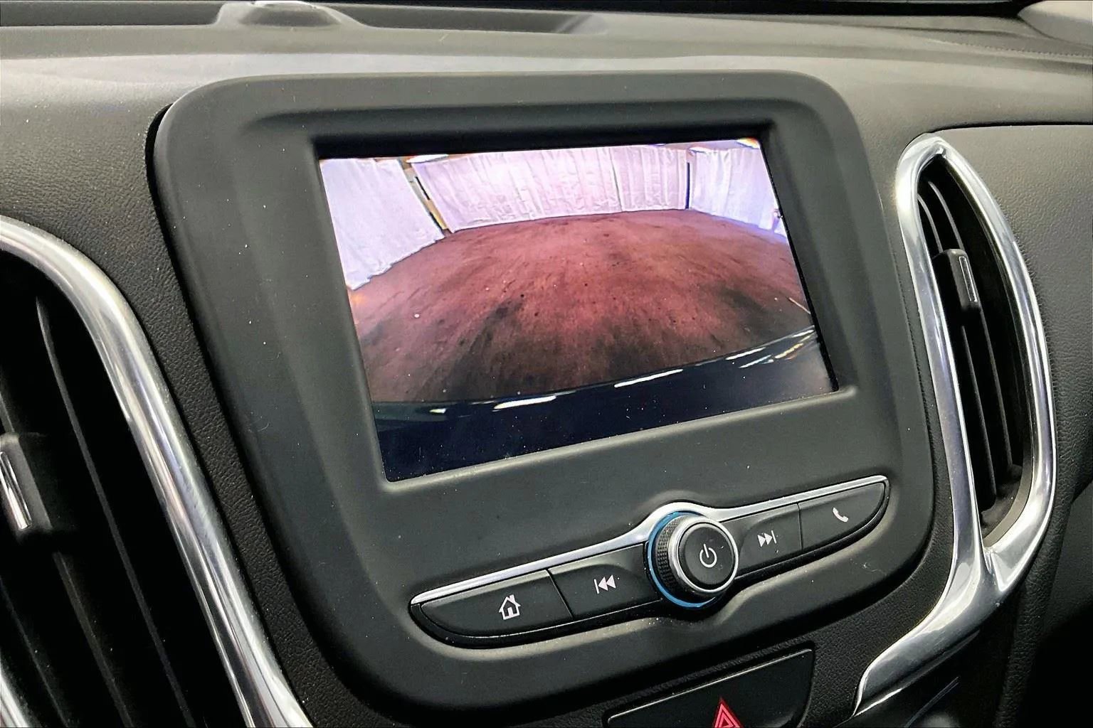 Used 2020 Chevrolet Equinox LT image 20