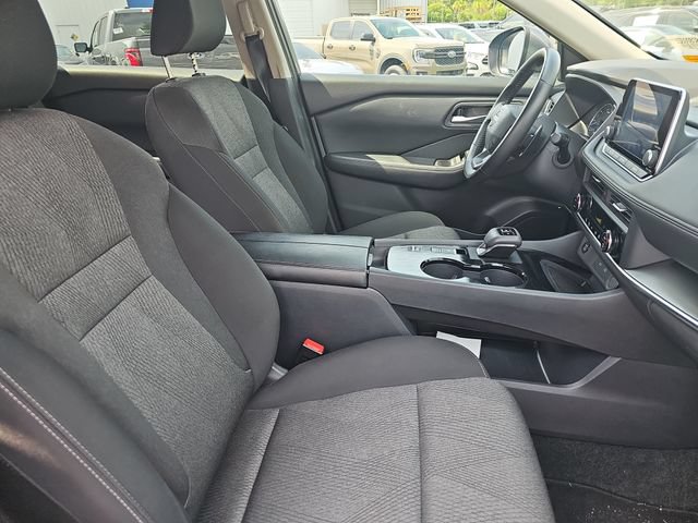 Used 2025 Nissan Rogue SV FWD image 10
