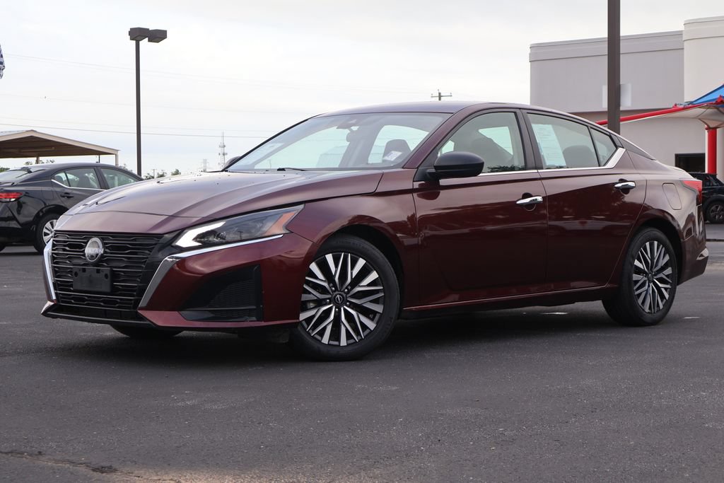 Used 2025 Nissan Altima 2.5 SV FWD image 14