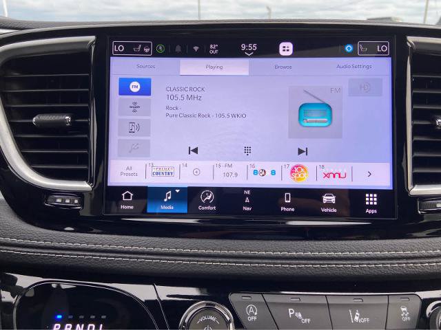 Used 2026 Chrysler Pacifica Limited FWD image 36