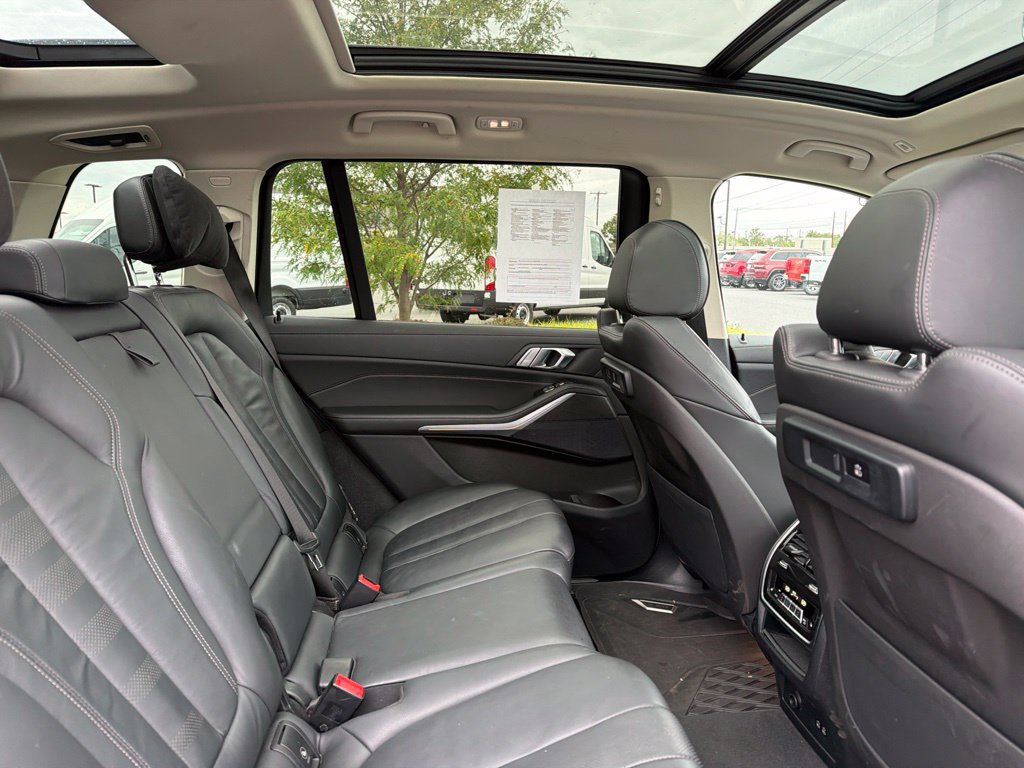 Used 2022 BMW X7 xDrive40i w/ Premium Package AWD/4WD image 14