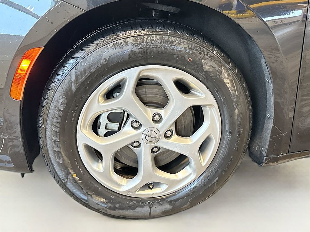 Used 2023 Chrysler Pacifica Limited image 24