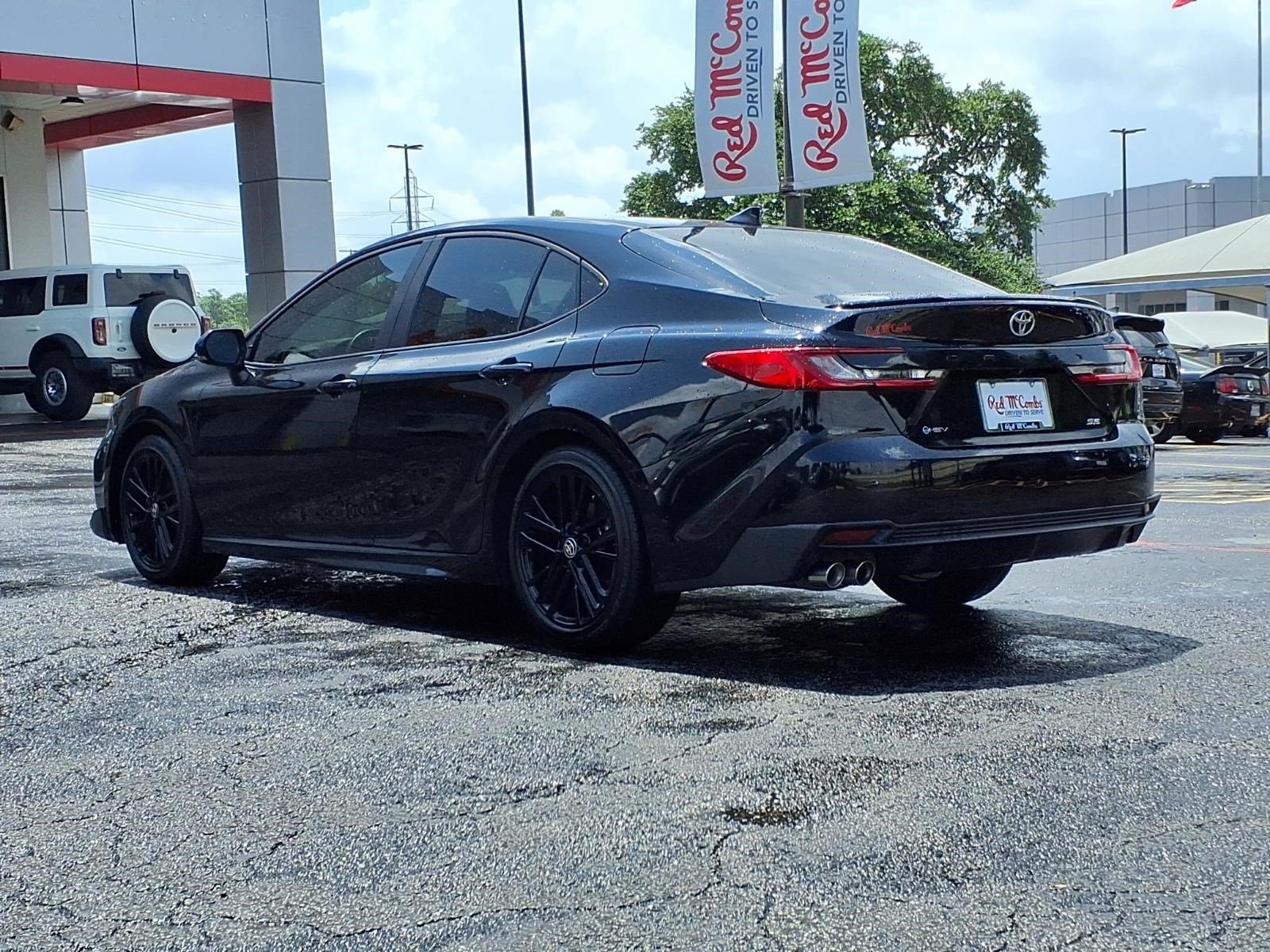 Used 2025 Toyota Camry SE FWD image 8