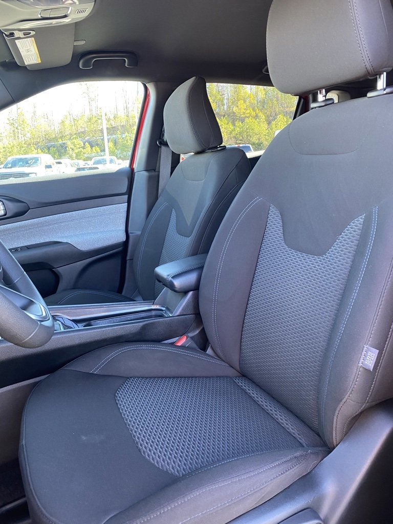 Used 2024 Jeep Compass Sport image 21