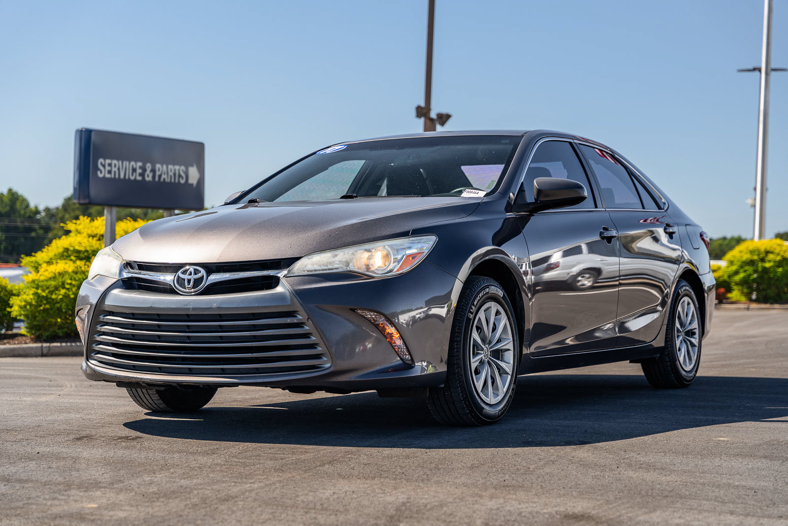 Used 2017 Toyota Camry SE FWD image 3