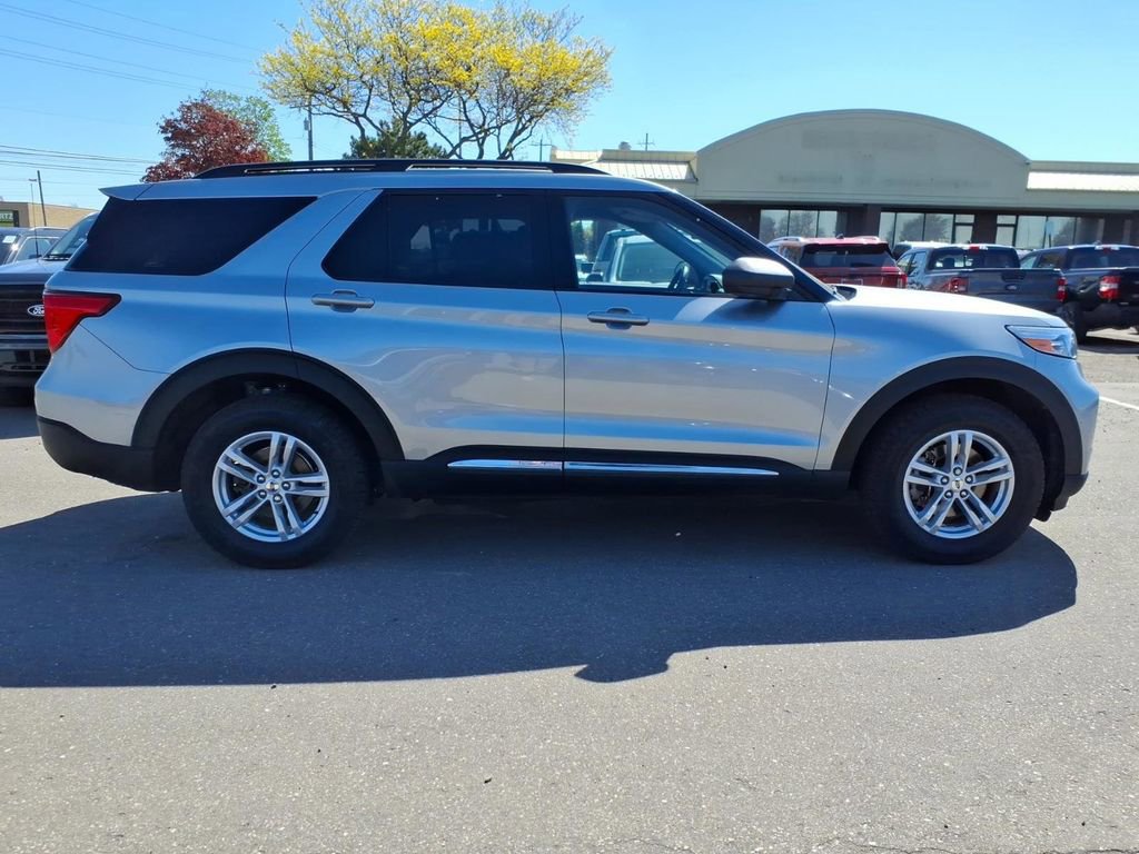 Certified 2023 Ford Explorer XLT w/ Equipment Group 202A AWD/4WD image 6