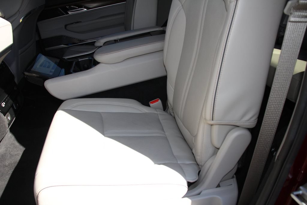 Used 2022 Jeep Grand Wagoneer Series II w/ Convenience Group III AWD/4WD image 20