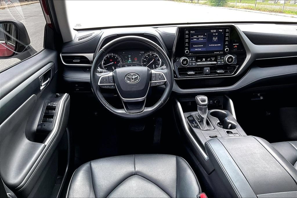 Used 2022 Toyota Highlander XLE FWD image 5