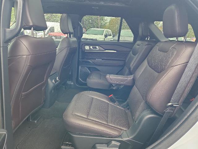 Certified 2025 Ford Explorer Platinum w/ LUX Leather Package AWD/4WD image 18