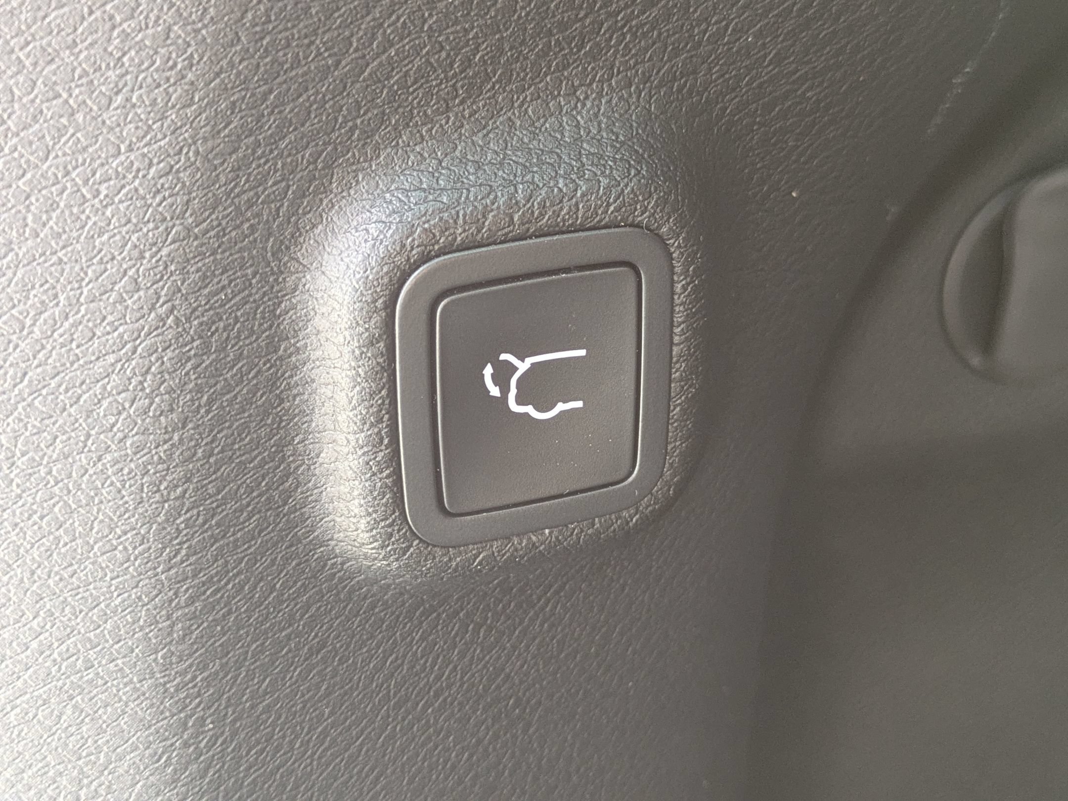 Used 2019 Jeep Cherokee Limited AWD/4WD image 34
