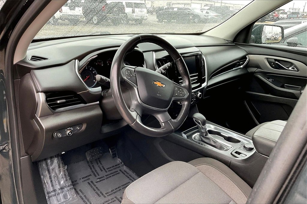 Used 2021 Chevrolet Traverse LT image 8