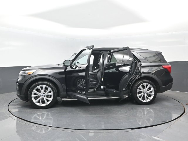 Certified 2024 Ford Explorer Platinum w/ Technology Package AWD/4WD image 31