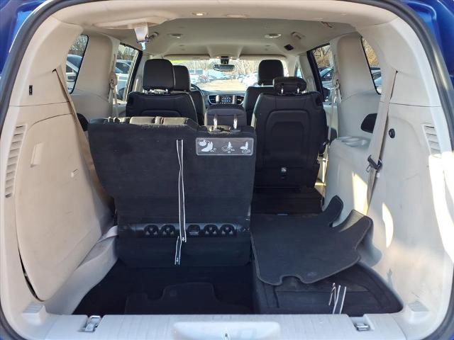 Used 2020 Chrysler Pacifica Touring-L image 24