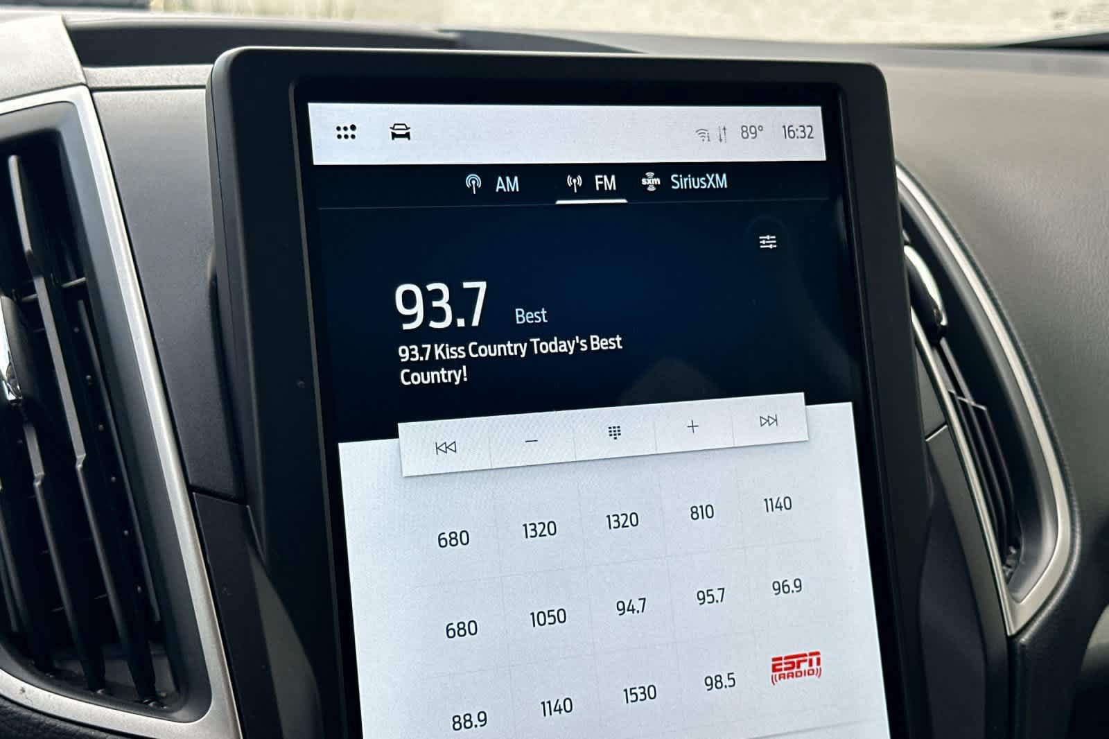 Certified 2021 Ford Edge SE FWD image 19