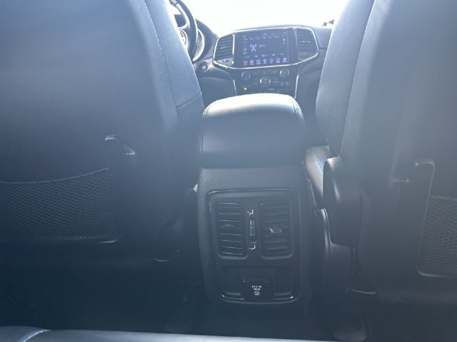 Used 2020 Jeep Grand Cherokee Altitude AWD/4WD image 25