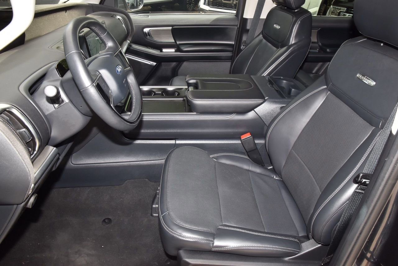 Certified 2025 Ford Expedition Platinum AWD/4WD image 14