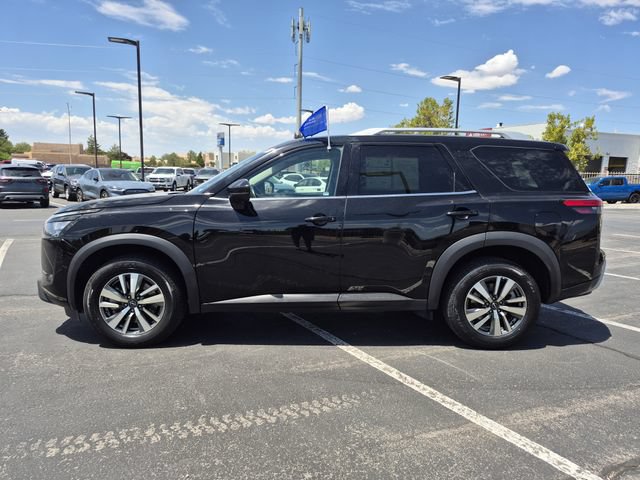 Used 2025 Nissan Pathfinder SL AWD/4WD image 4
