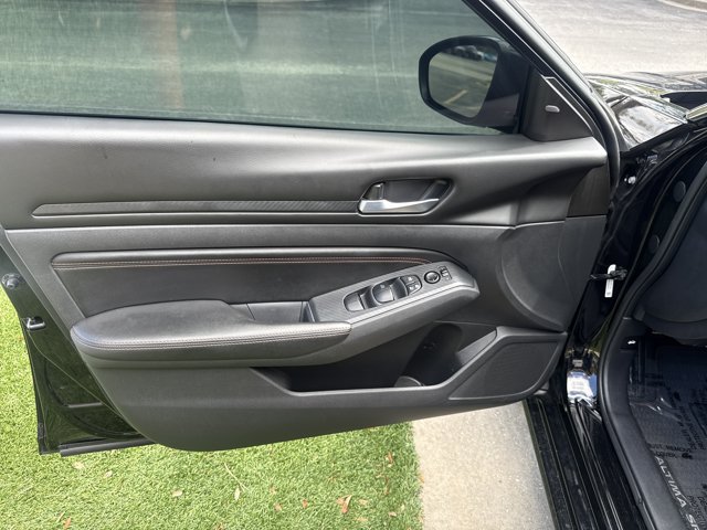 Used 2021 Nissan Altima 2.5 SR FWD image 11