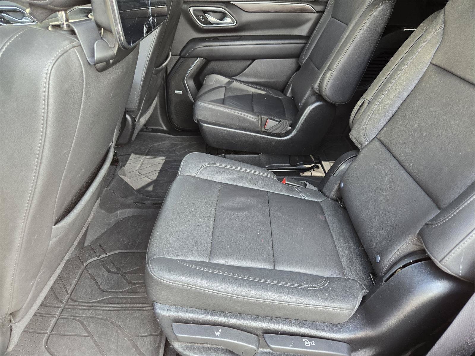 Used 2024 Chevrolet Tahoe LT w/ Luxury Package RWD image 28