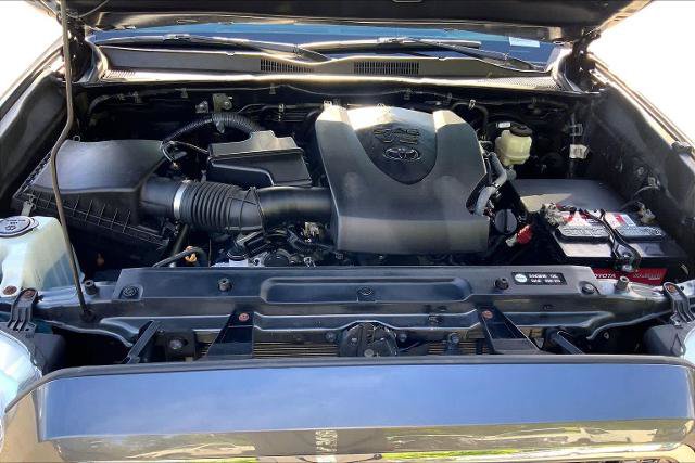 Used 2017 Toyota Tacoma TRD Sport w/ Premium & Technology Package AWD/4WD image 30