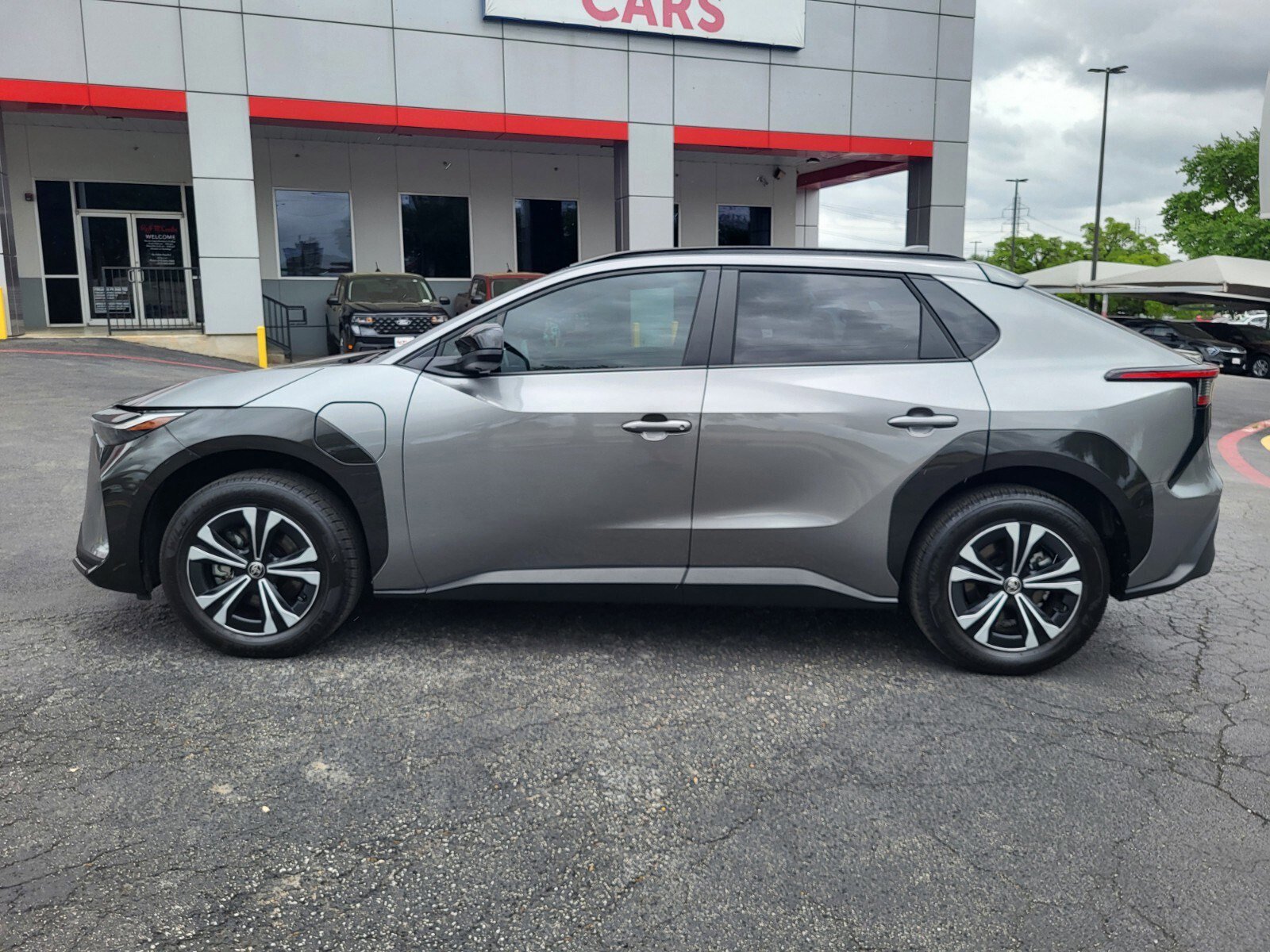 Used 2024 Toyota bZ4X XLE image 6